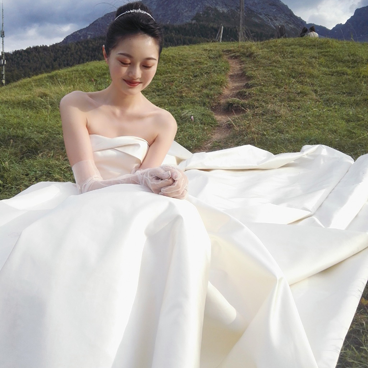婚纱礼服新娘2017新款抹胸长拖尾缎面森系轻甜美绑带晚晚同款结婚