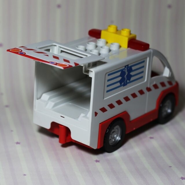 ujhc救护车 集鑫益智拼插积木配件与大颗粒兼容乐高式