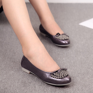 特诺大码40-43码真皮中老年春秋皮鞋套脚尖头低跟品牌妈妈女单鞋