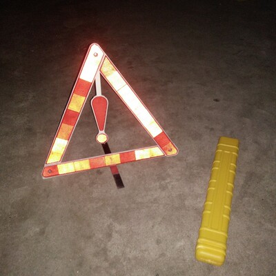 汽车用品三角架反光警示停车牌折叠安全标志车载故障告示牌年检审
