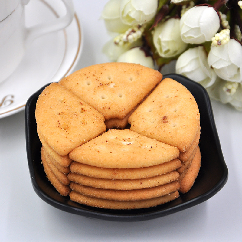 亿鸣披萨饼干小包袋装多口味办公室休闲香辣味好吃零食大礼包