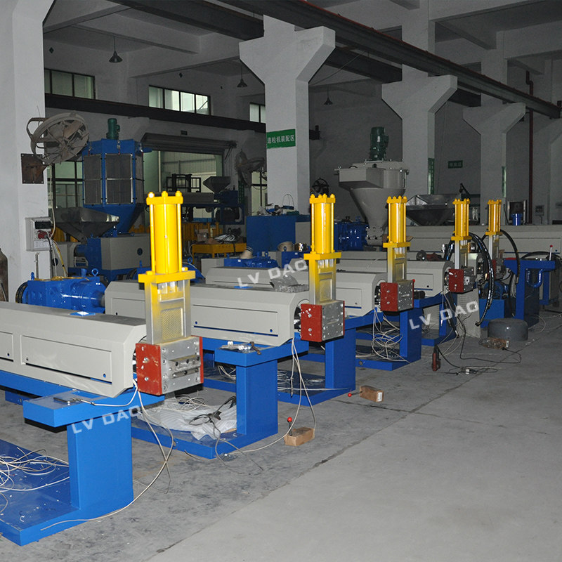 绿岛厂家直供废塑料造粒机 塑料颗粒机 pppeabs粉碎料造粒机