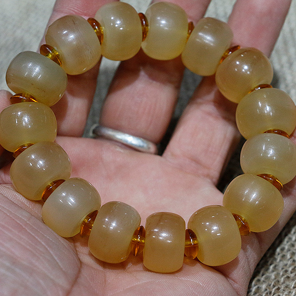 纯天然西藏羊角手串油润血丝手串男羊角单圈藏式佛珠黄料桶珠念珠