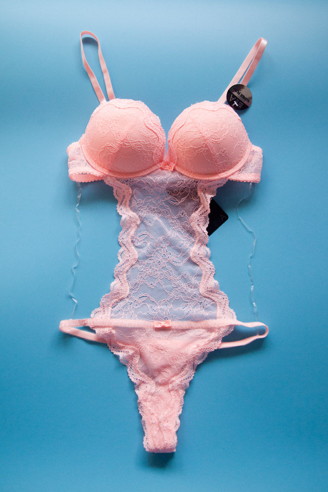 小艾欧美性感蕾丝连体衣带罩杯透视网纱拼接裆部可打开黑色