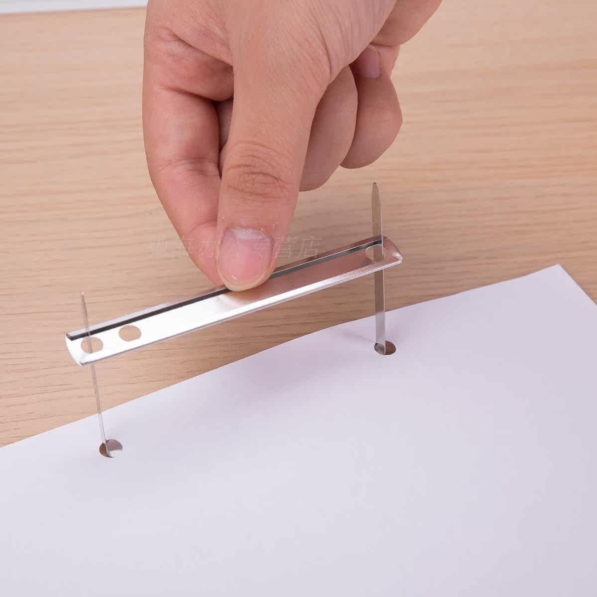 得力两孔打孔器五金彩色塑料双孔装订夹活页文件打孔机2孔夹子a4