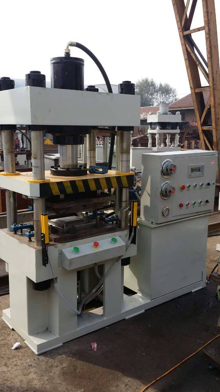 广告扣板机设备c84彩钢扣板机110彩钢扣板原料c84扣条龙骨保护膜