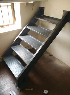 定制室外防滑楼梯 阳台楼梯户外楼梯 楼顶楼梯 消防楼梯 露天楼梯